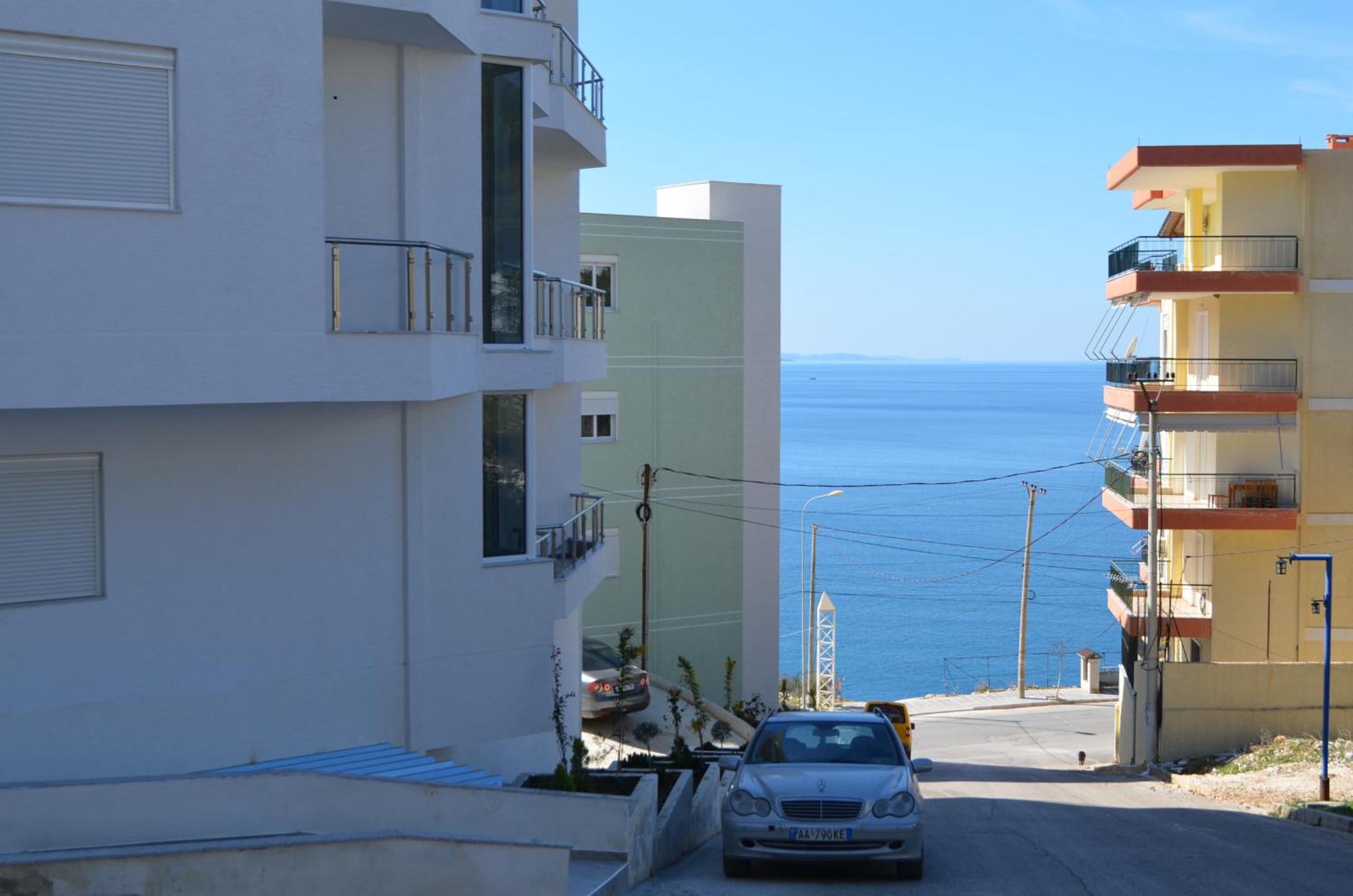 Brand New Apartments Sarande Bagian luar foto