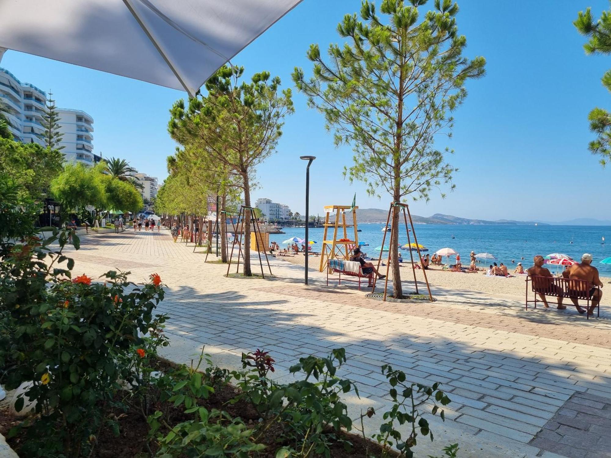Brand New Apartments Sarande Bagian luar foto