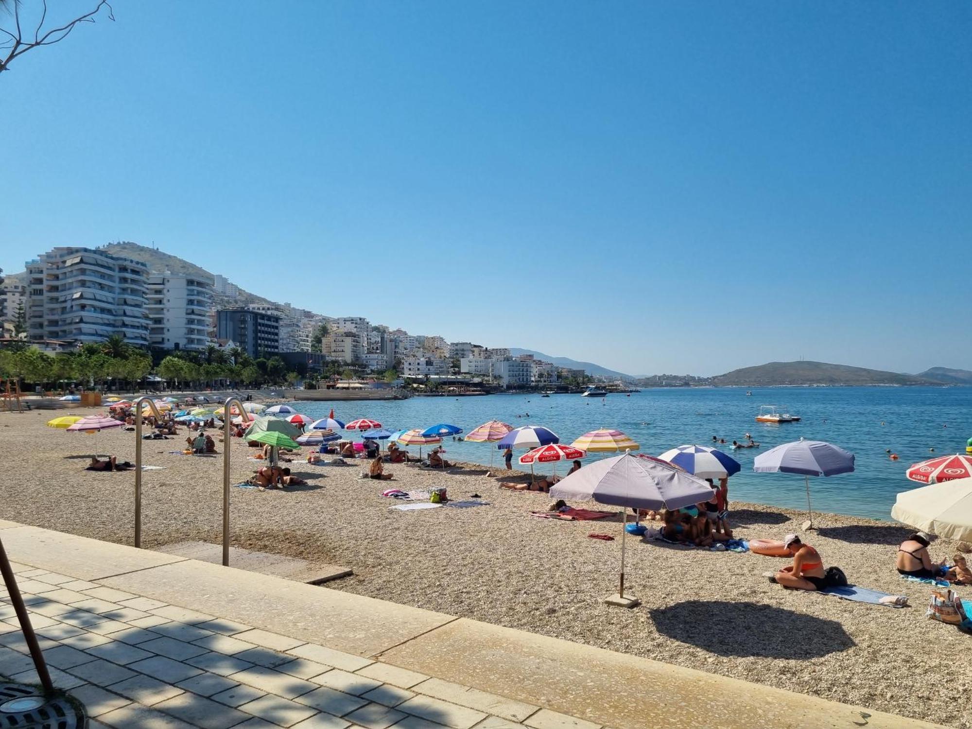 Brand New Apartments Sarande Bagian luar foto
