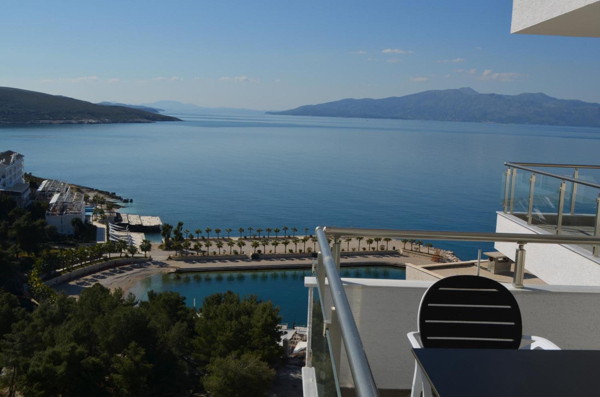 Brand New Apartments Sarande Bagian luar foto