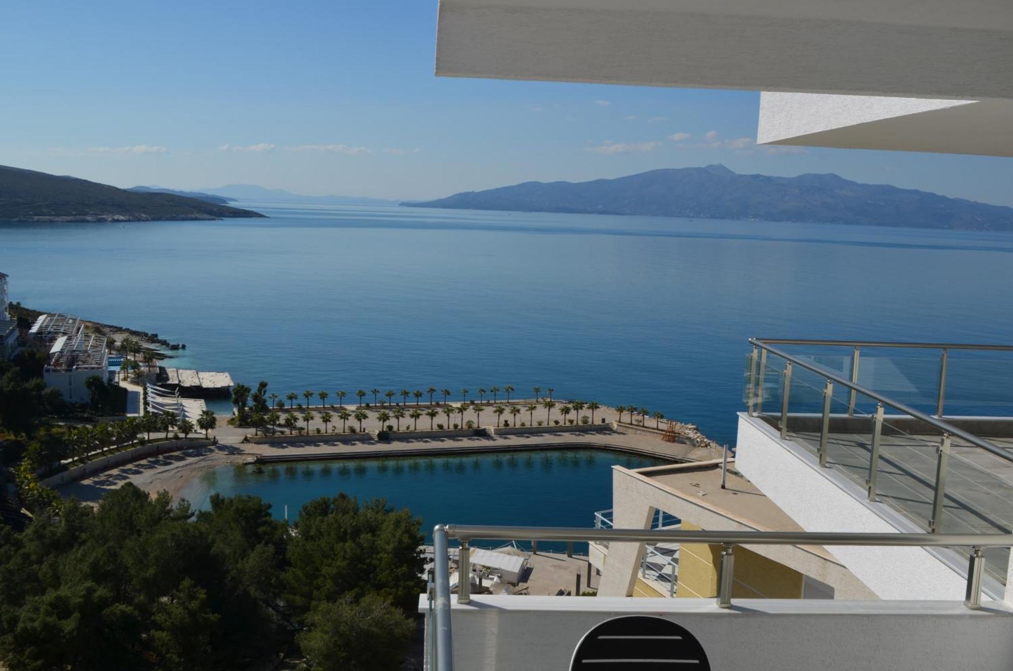 Brand New Apartments Sarande Bagian luar foto