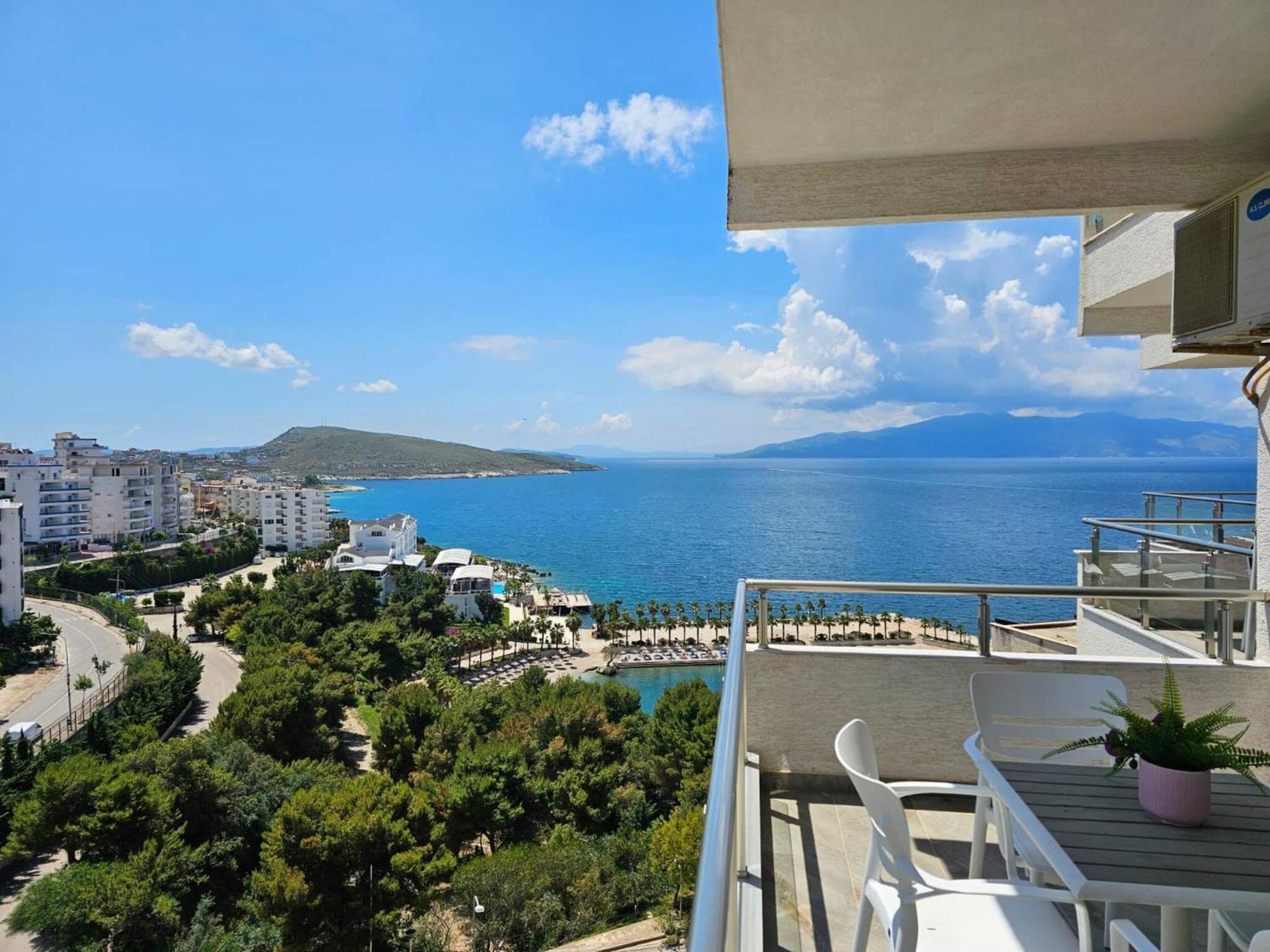 Brand New Apartments Sarande Bagian luar foto